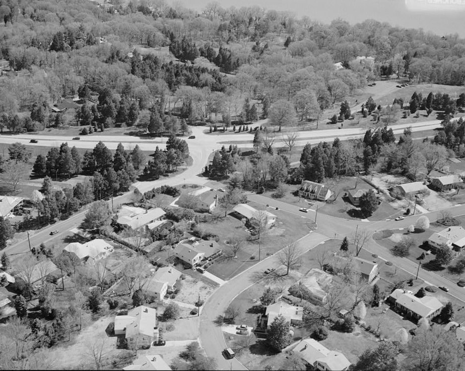Aerial photograph over Collingwood and south Wellington: the parkway curving through trees, with houses below.